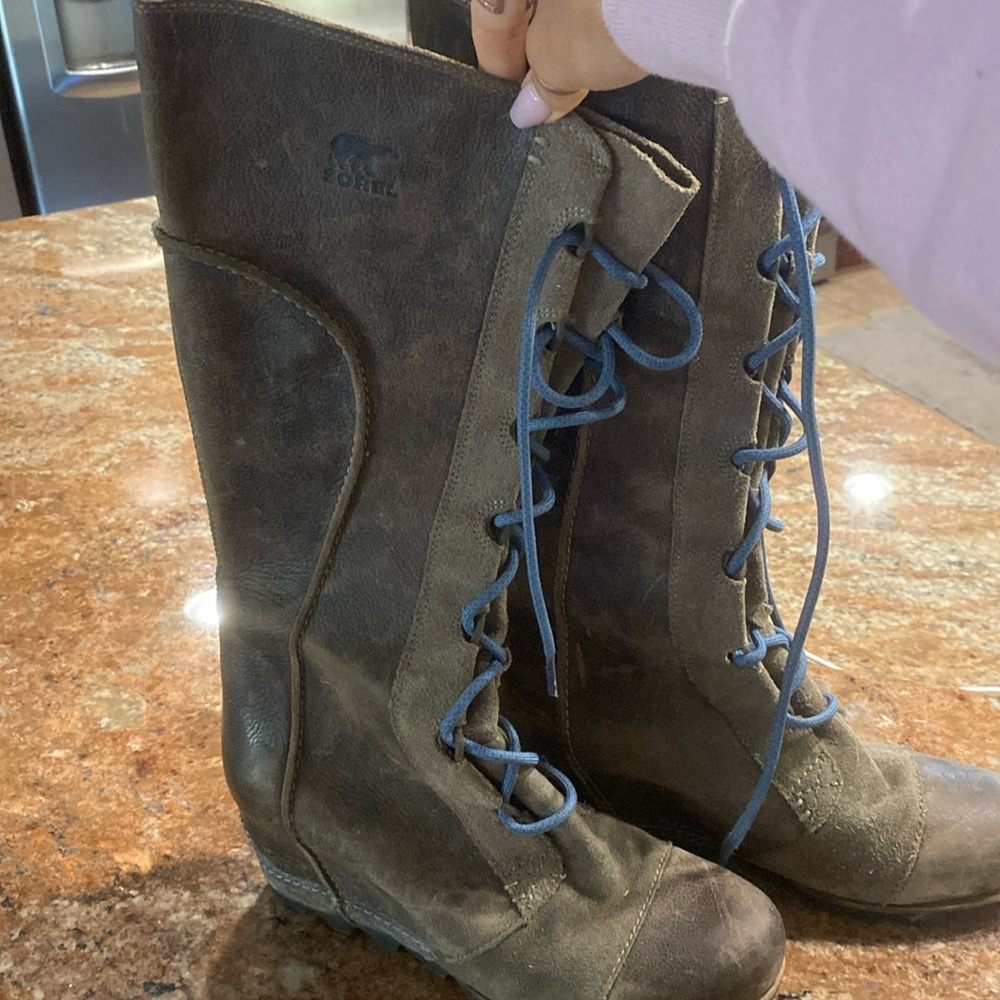 Sorel wedge boots!  Size 10